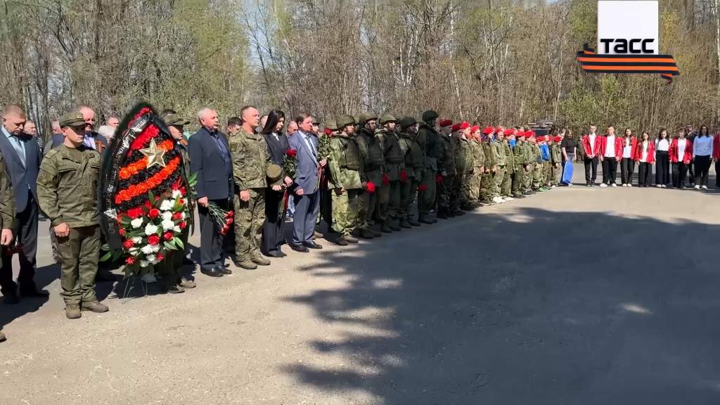 В Курской области военные саперы провели митинг ко Дню Победы