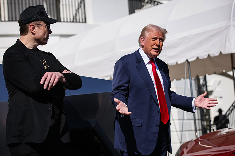 Илон Маск лично пытался убедить Трампа смягчить позицию в отношении пошлин, но эти попытки не увенчались успехом, сообщила накануне газета The Washinghton Post