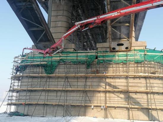 В Новосибирске начались работы по бетонированию основания Октябрьского моста