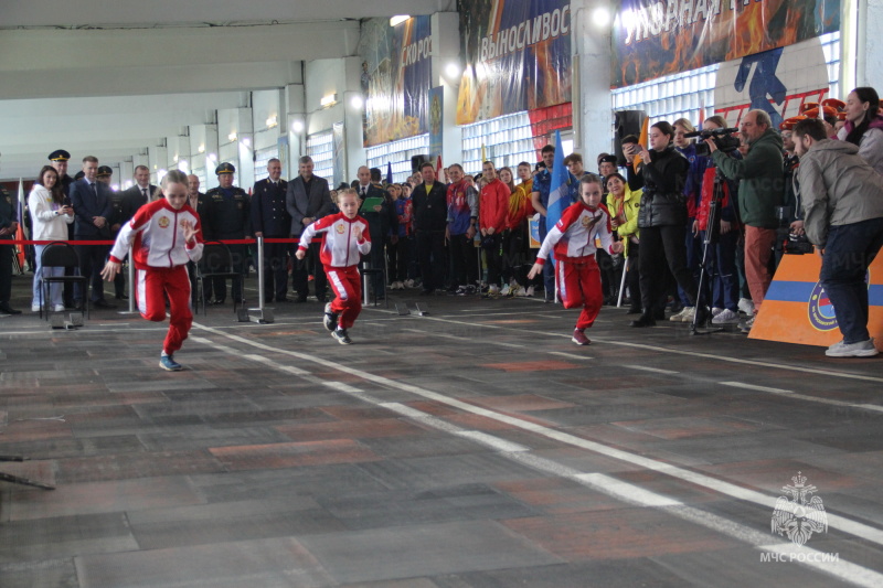 В Ярославле продолжаются IV открытые соревнования среди юношей и девушек по пожарно-спасательному спорту «Кубок Золотого кольца»