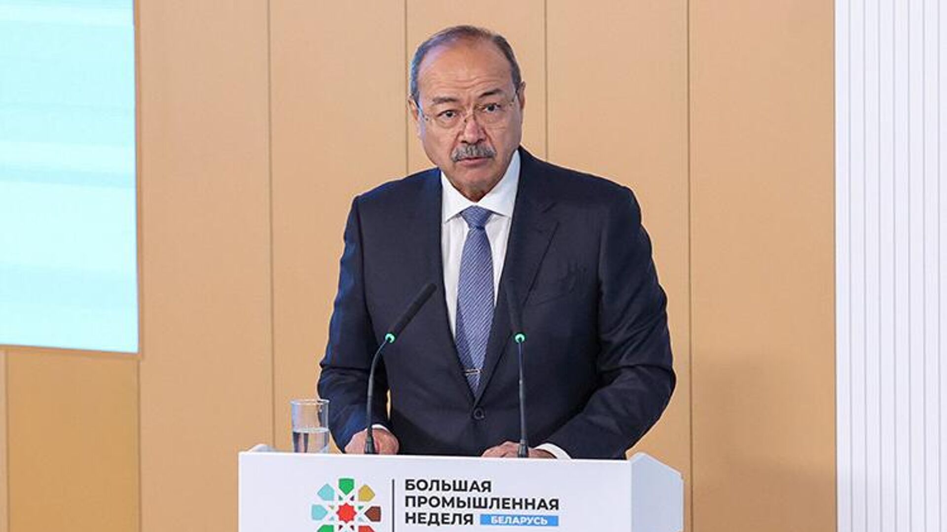 Премьер-министр Узбекистана выступил на пленарной сессии ИННОПРОМ - Sputnik Узбекистан, 1920, 30.09.2025