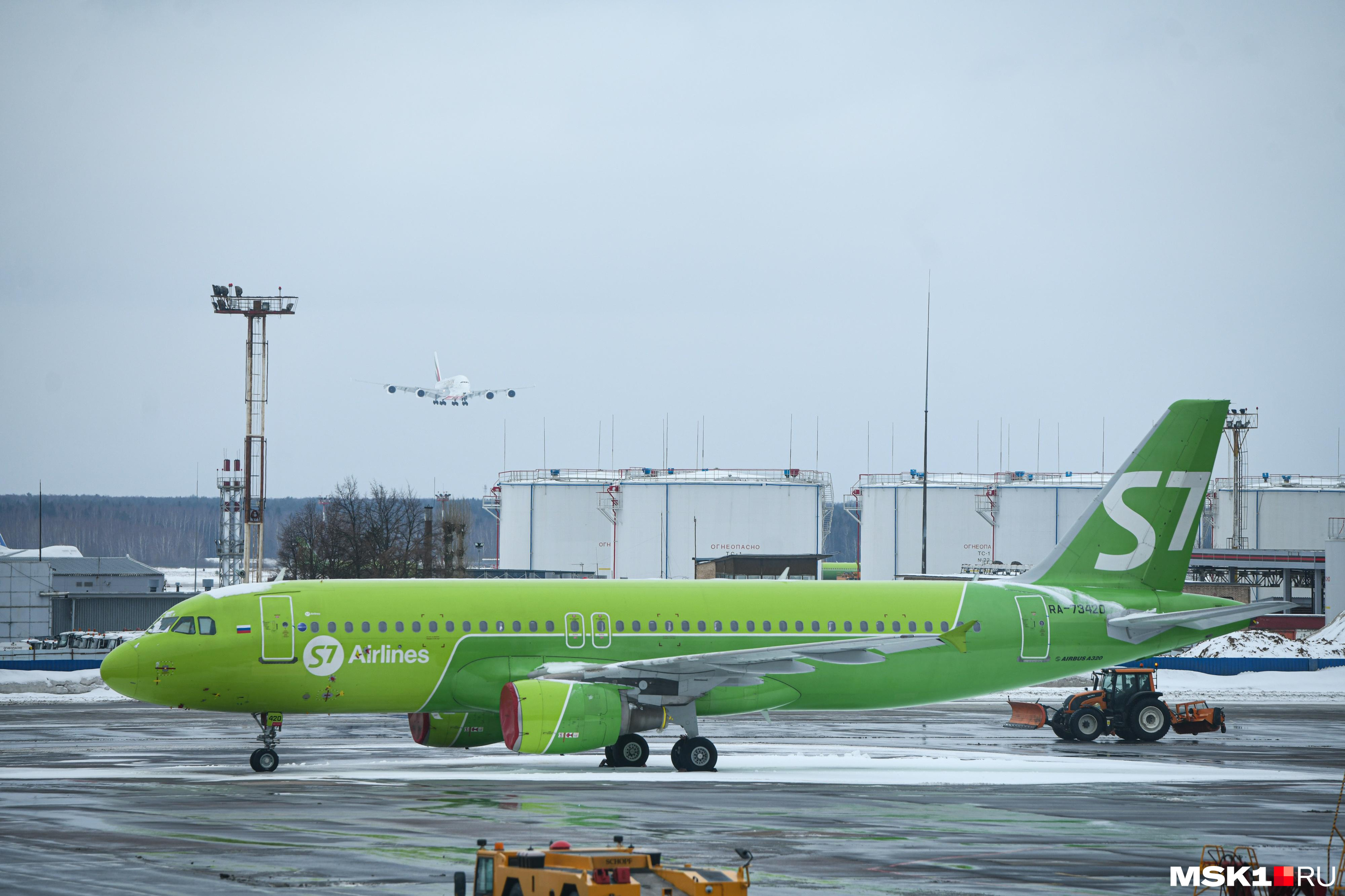 Рейс авиакомпании s7. S7 Airlines Толмачево. Аэропорт Иркутска s7. 737-800 S7 Якутск Новосибирск. Самолет s7.