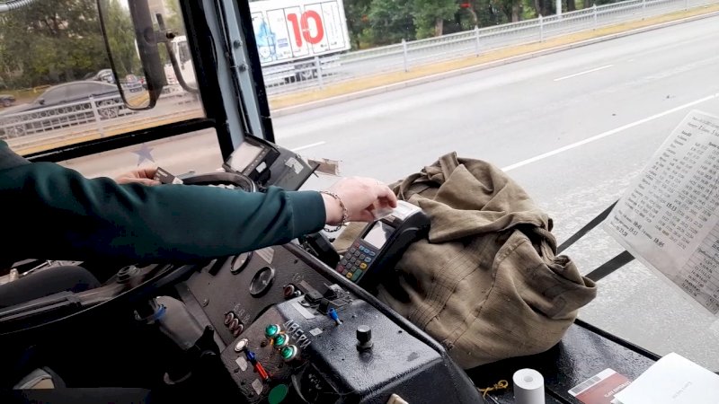 Действия водителя автобуса если пассажиры резко отклонились назад