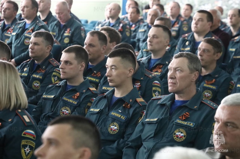 Сотрудников и ветеранов противопожарной службы региона поздравили с профессиональным праздником