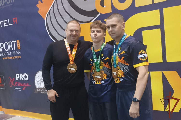 Военнослужащие и сотрудники Уральского ордена Жукова округа Росгвардии рассказали о своих семьях в День отца 