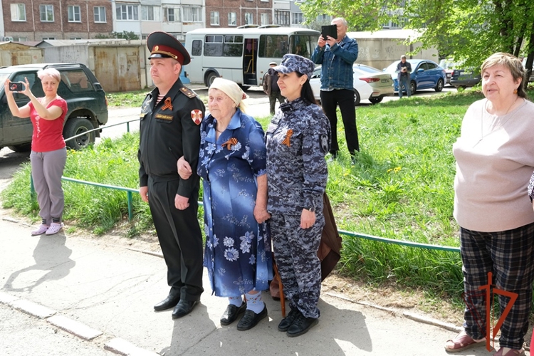 Управление Росгвардии по Алтайскому краю чествует труженицу тыла