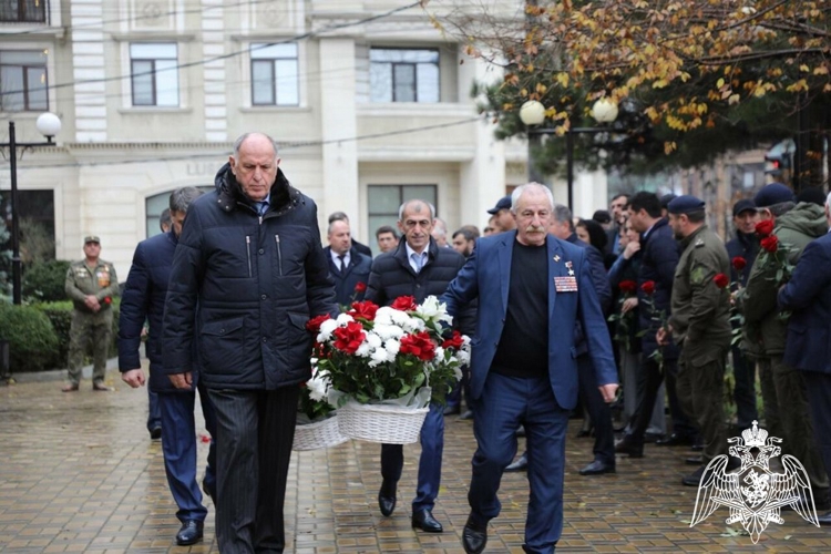 Росгвардейцы в Дагестане почтили память Героев Отечества