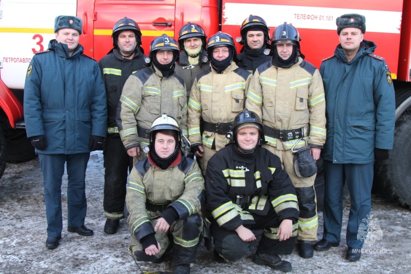 Камчатский пожарный Иван Бережнов, который в декабре 2023 года спас собаку, номинирован на международную премию