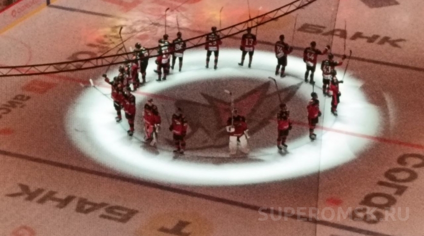 Нападающий омского «Авангарда» получил автомобиль за верность хоккею