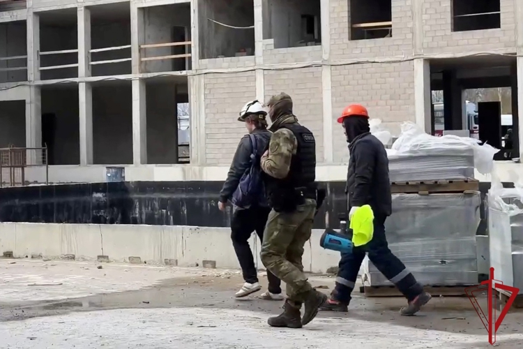 В Кронштадте сотрудники ОМОН Росгвардии оказали содействие полиции в проведении профилактического рейда