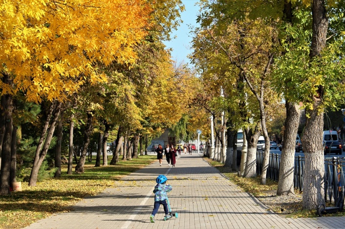 Астрахань октябрь. Октябрь. Солнечный день в октябре. В октябре в октябре. Астрахань в октябре.