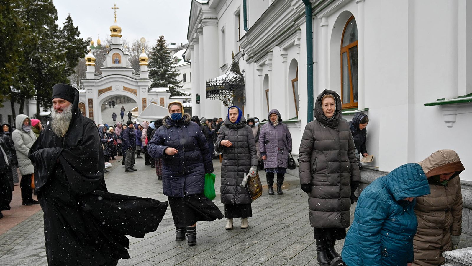 Монахов выгнали