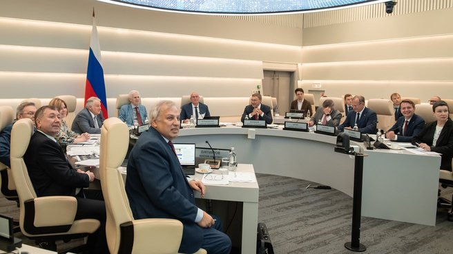 Дмитрий Чернышенко и помощник Президента России Андрей Фурсенко провели заседание совета по реализации программы развития синхротронных и нейтронных исследований