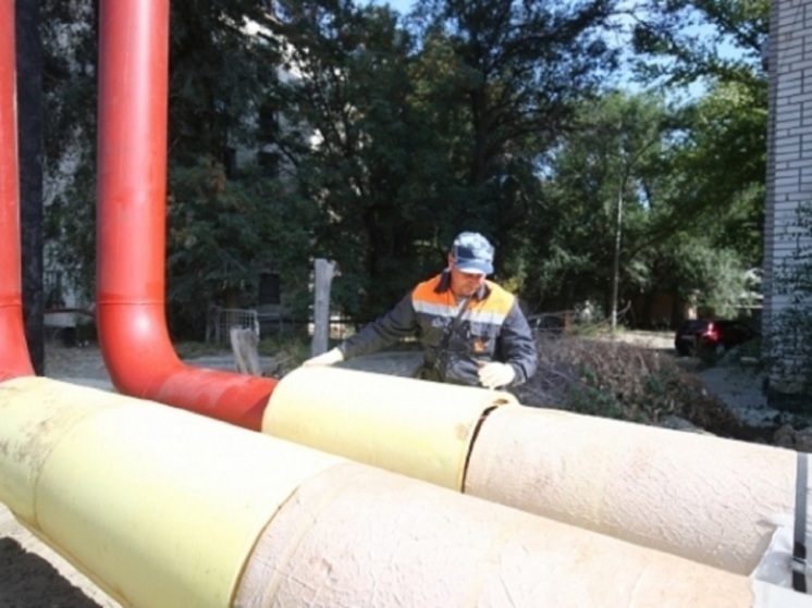 В Красноармейском районе Волгограда обновляют трубы сетей теплоснабжения