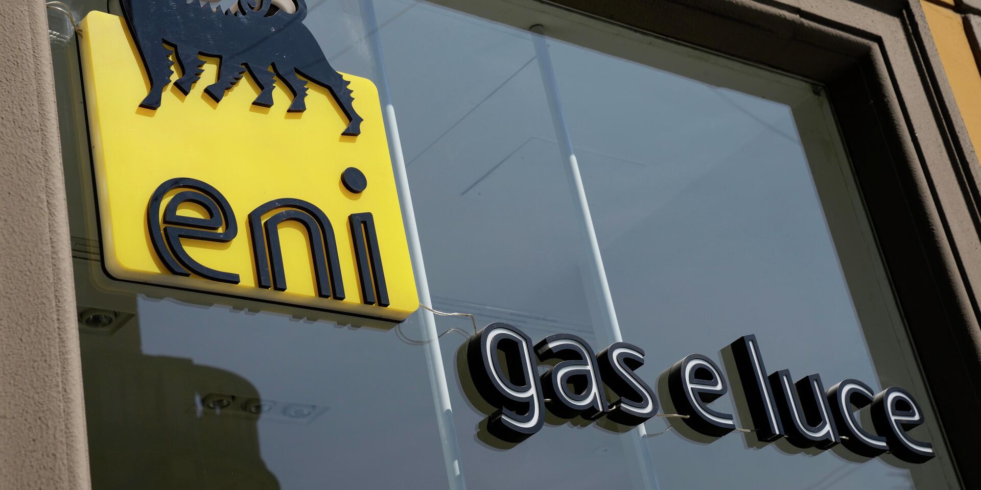 Логотип итальянской нефтегазовой компании Eni в Милане - ИноСМИ, 1920, 18.04.2026