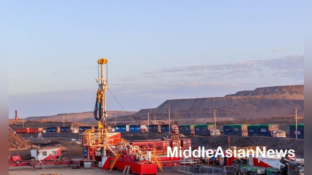 Буровая установка компании Major Drilling Group, эксплуатируемая компанией TMK Energy на газовом проекте ГУРВАНТЭС XXXV в Монголии.