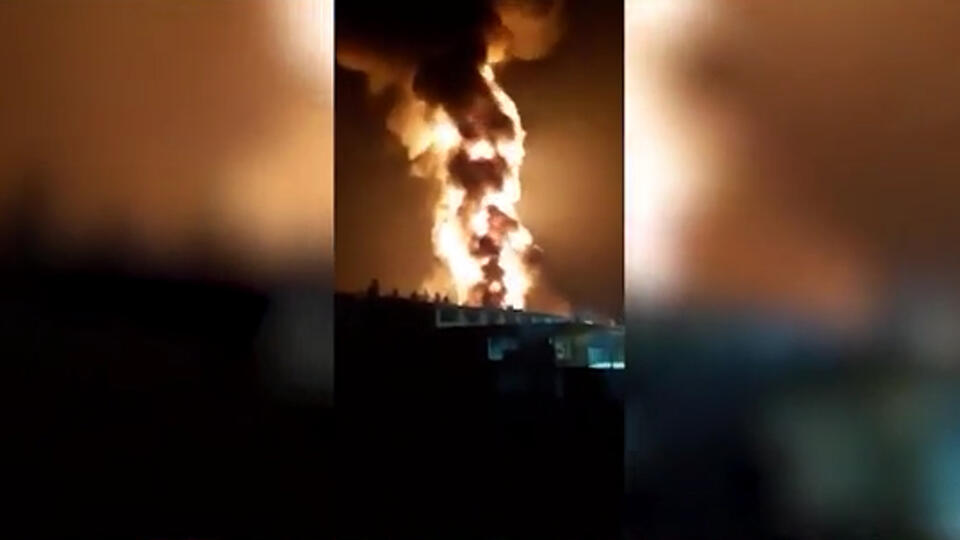Реакция ирана на атаку израиля. Взрывы в Иране 29 января. Америка сгорели заводы. Атака Израиля на Иран. Взрыв ракеты ночью.