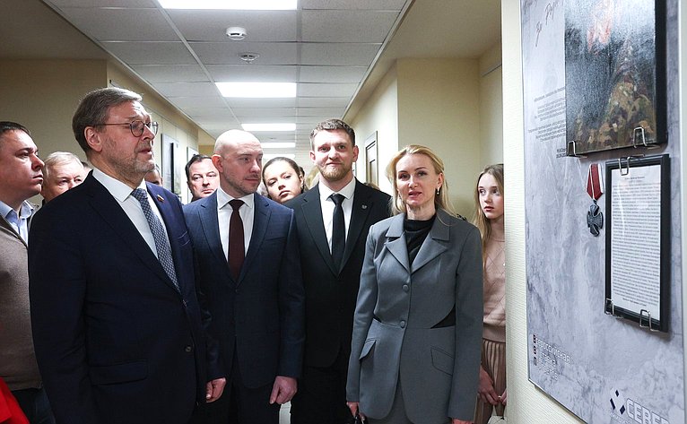 Открытие в Совете Федерации выставки портретов героев «Они сражались за Родину»