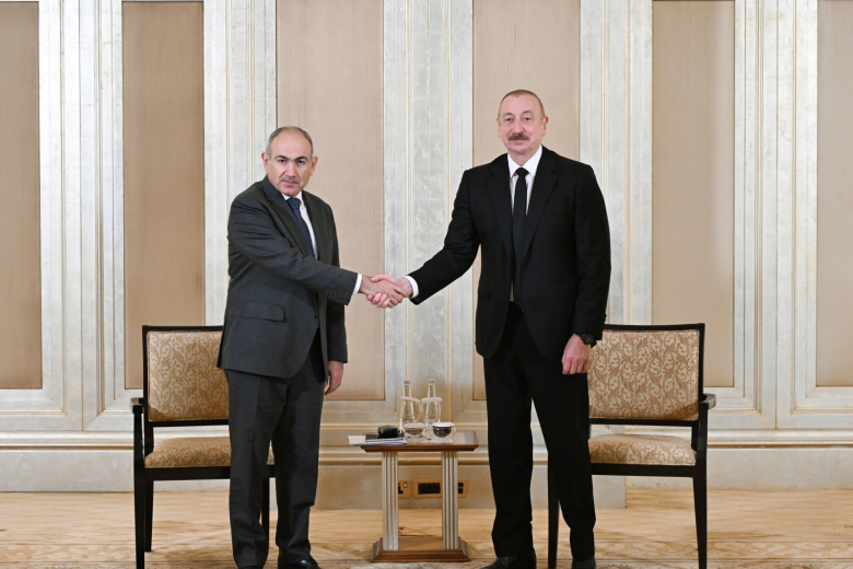 Никол Пашинян и Ильхам Алиев