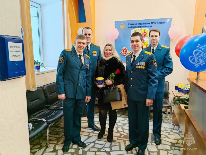 C праздникoм, дoрогие коллеги!