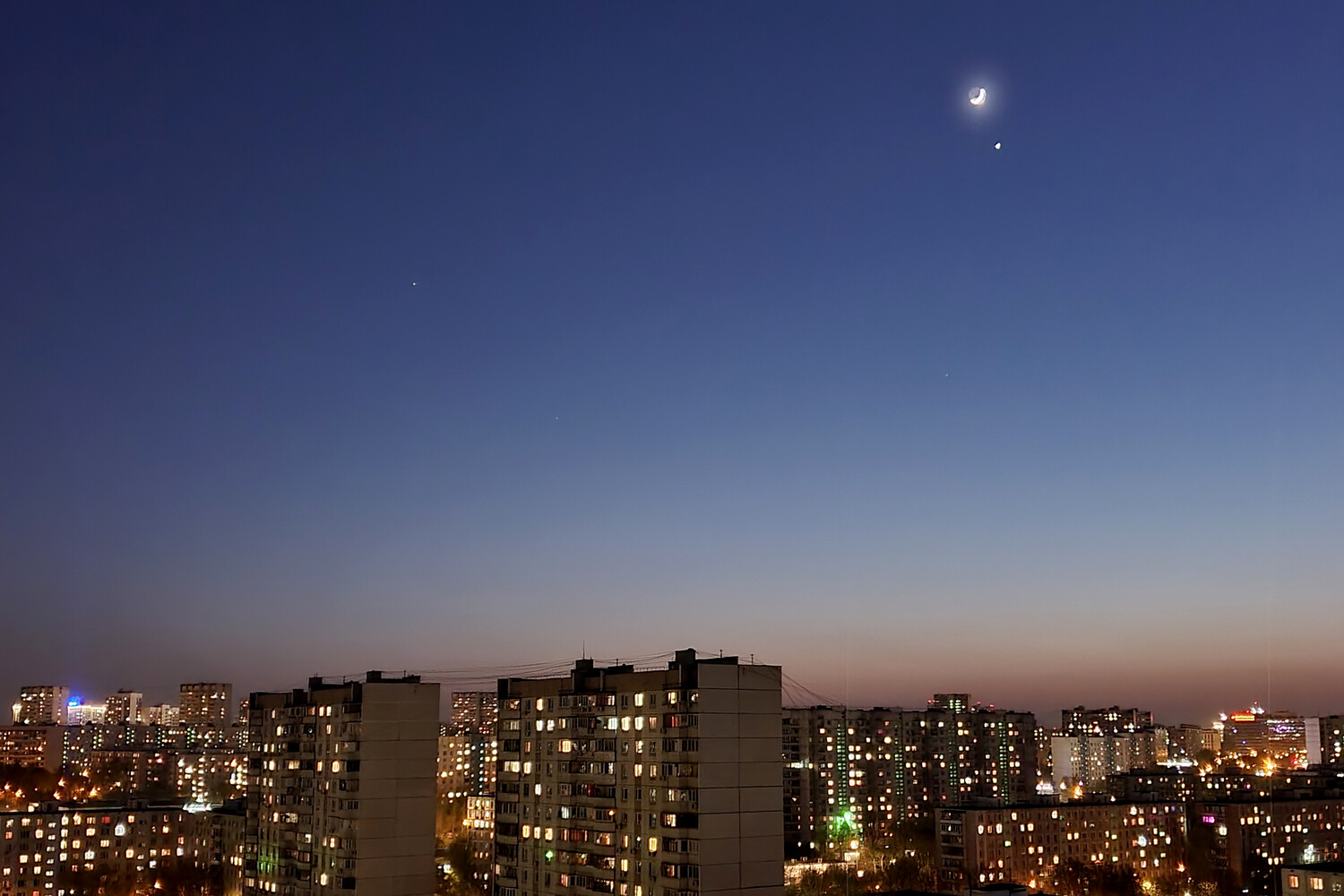 луна сегодня в москве