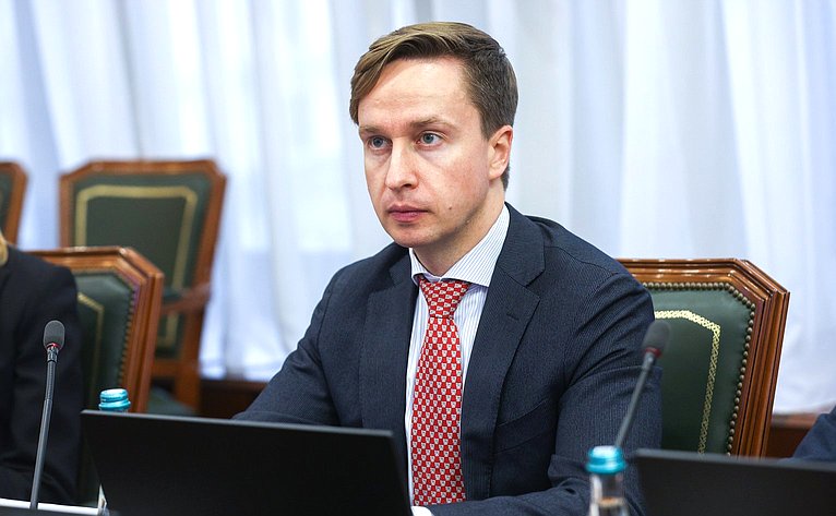 Первый заместитель Председателя Совета Федерации Андрей Яцкин и заместитель Председателя Национального собрания Социалистической Республики Вьетнам Нгуен Кхак Динь провели совместное заседание групп по межпарламентскому сотрудничеству в онлайн-формате