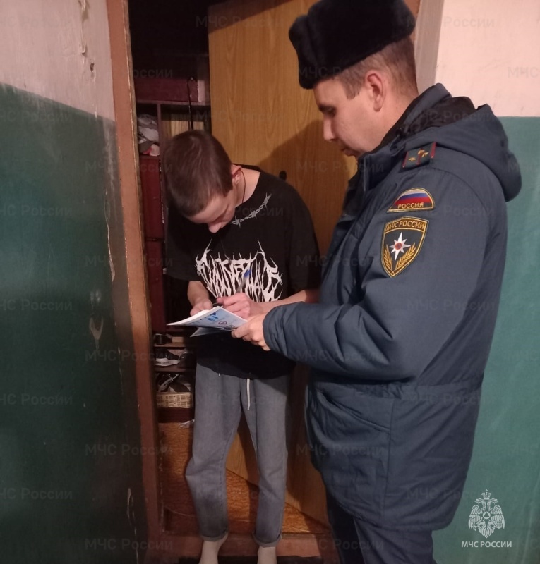 Белгородские огнеборцы напоминают гражданам о пожарной безопасности в домах