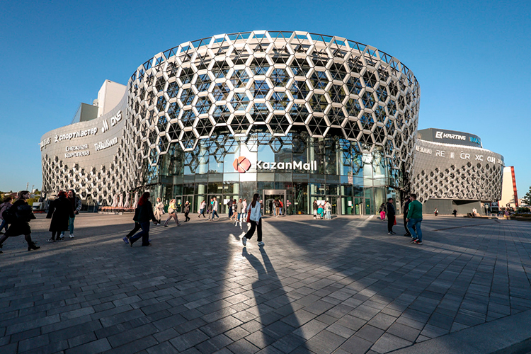 Один из известных в Казани торговых объектов — комплекс KazanMall — в части фасадных решений представлял архитектор Айтбагин и его команда — сейчас это бюро «Планер»