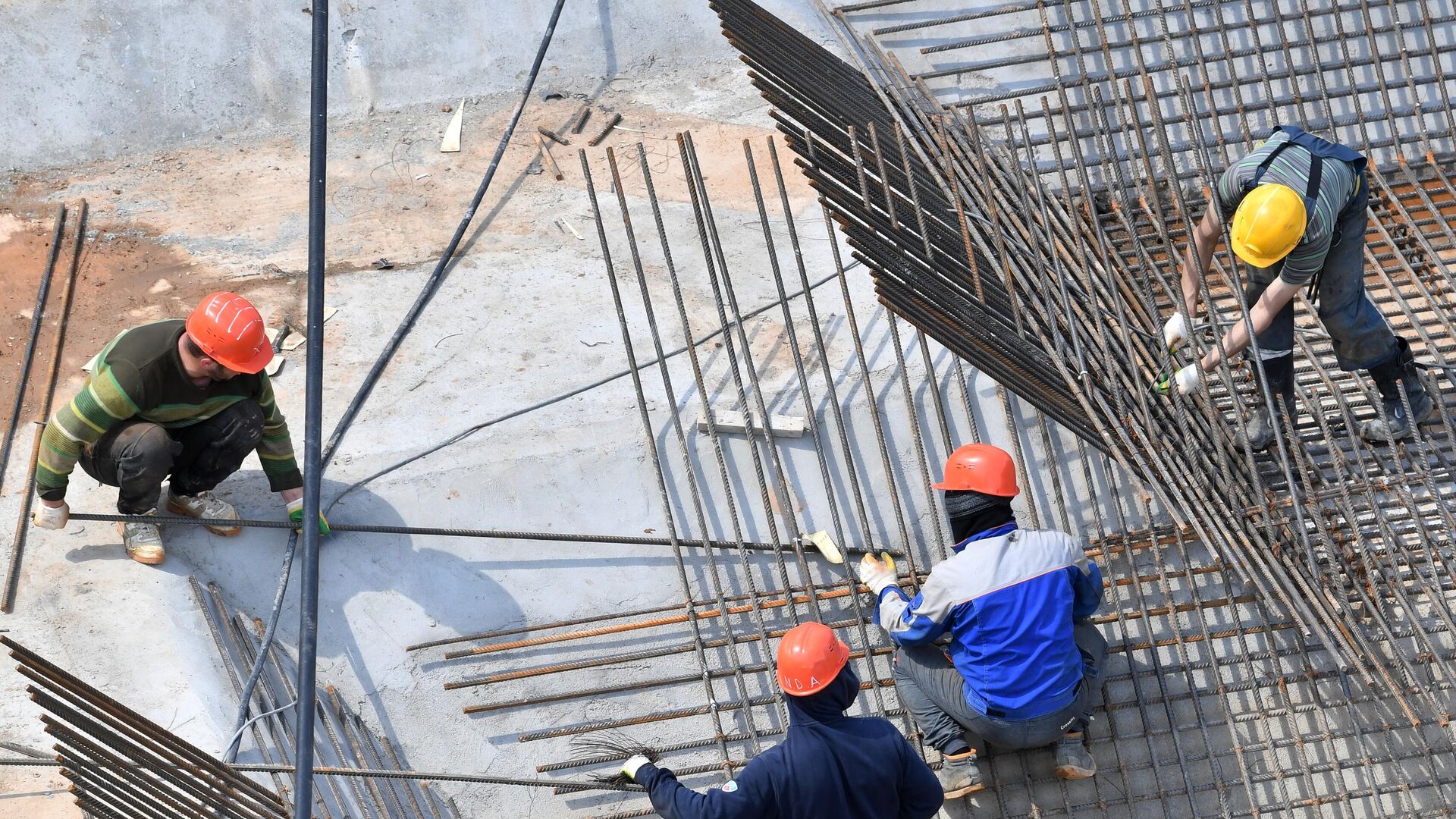 Строительство колеса обозрения Солнце Москвы - Sputnik Узбекистан, 1920, 19.01.2026