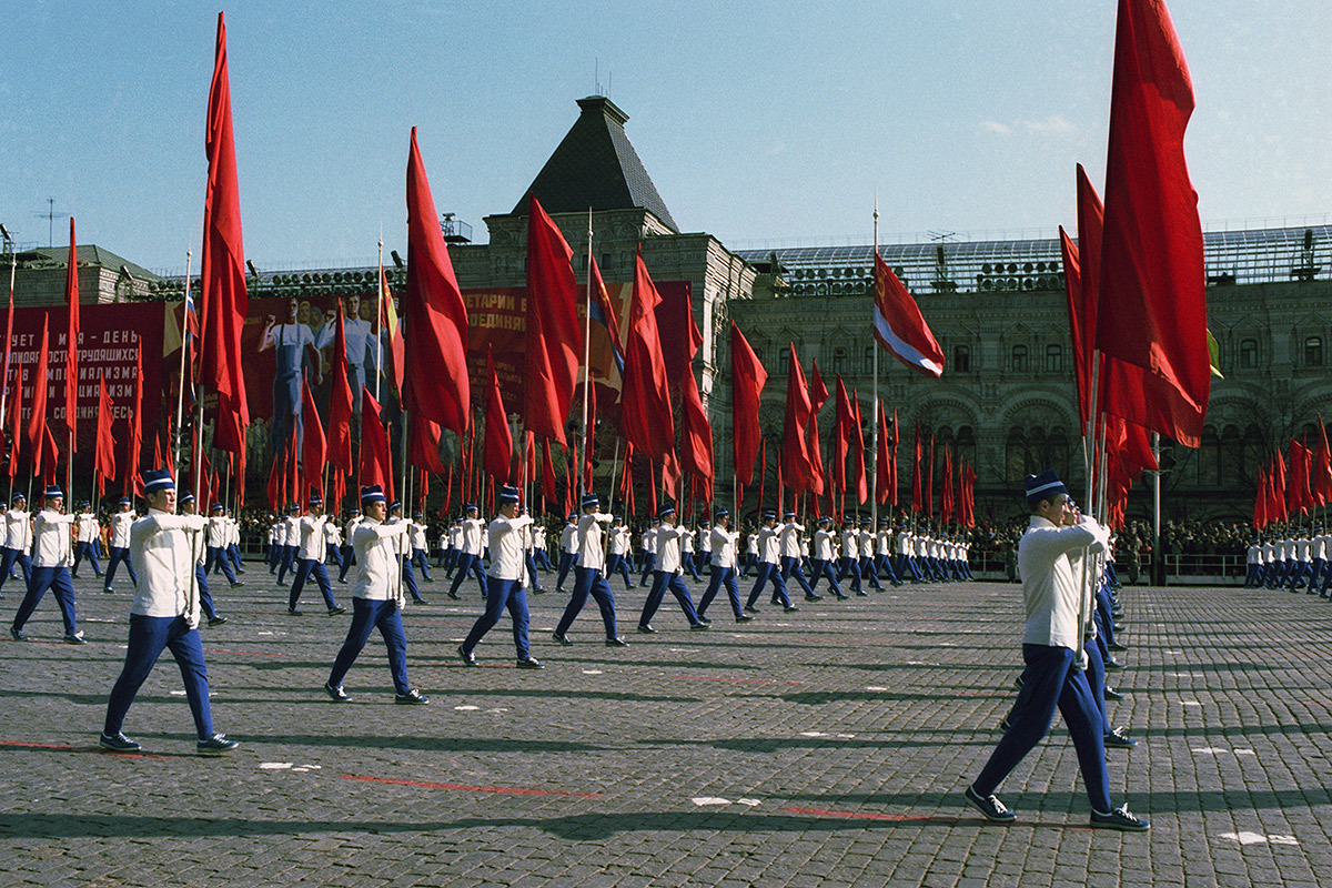 Спортивный парад. Парад на Дворцовой площади 2020. Сейчас на Дворцовой. Празднование дня Победы на Дворцовой площади 1945. Праздник на Дворцовой 1945 год.