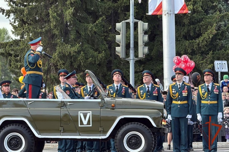 Командир Северского соединения Росгвардии принял праздничный парад в честь юбилея Великой Победы (видео)