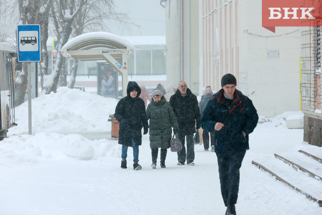 Погода коми сыктывкар на 3. Сильный снегопад. Мэр Сыктывкара. Сильный снег. Мэр Сыктывкара фото.