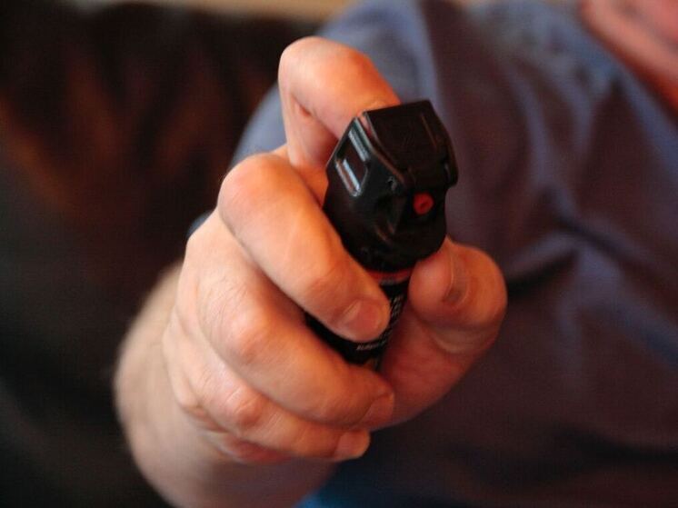 В петербургском автобусе пенсионера залили перцовкой за просьбу уступить место