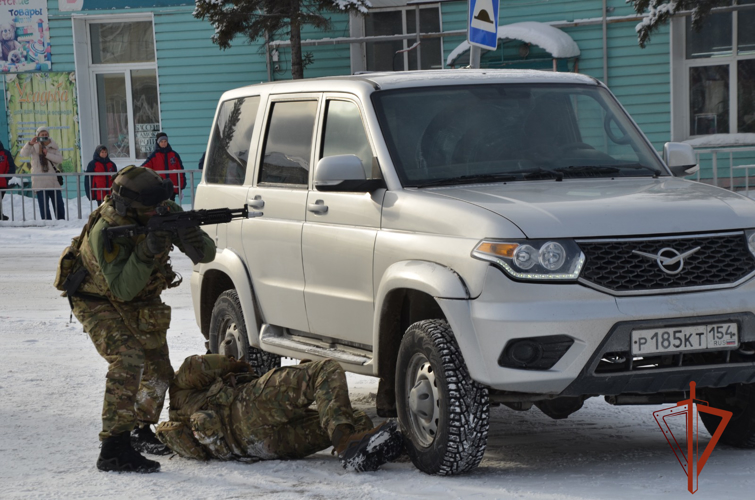 В Новосибирской области росгвардейцы приняли участие в масштабном военно-патриотическом форуме