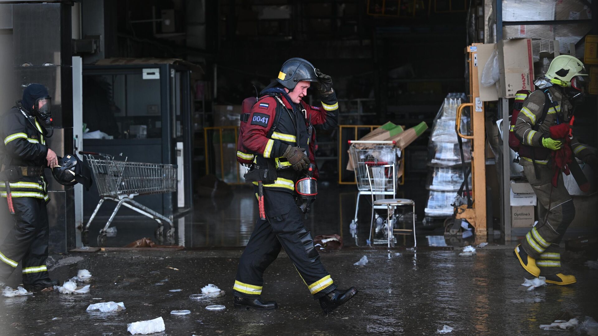 торговый центр. торговый центр времена года. тц времена года. общественные центры москвы. прорыв трубы в тц в москве.