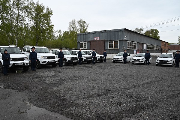 Заместитель губернатора Новосибирской области передал ключи от 8 новых автомобилей подразделениям уголовно-исполнительной системы региона