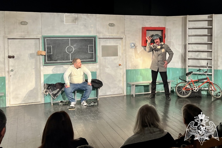 ВО ВЛАДИКАВКАЗЕ СЕМЬИ РОСГВАРДЕЙЦЕВ ПОСЕТИЛИ ТЕАТРАЛЬНОЕ ПРЕДСТАВЛЕНИЕ