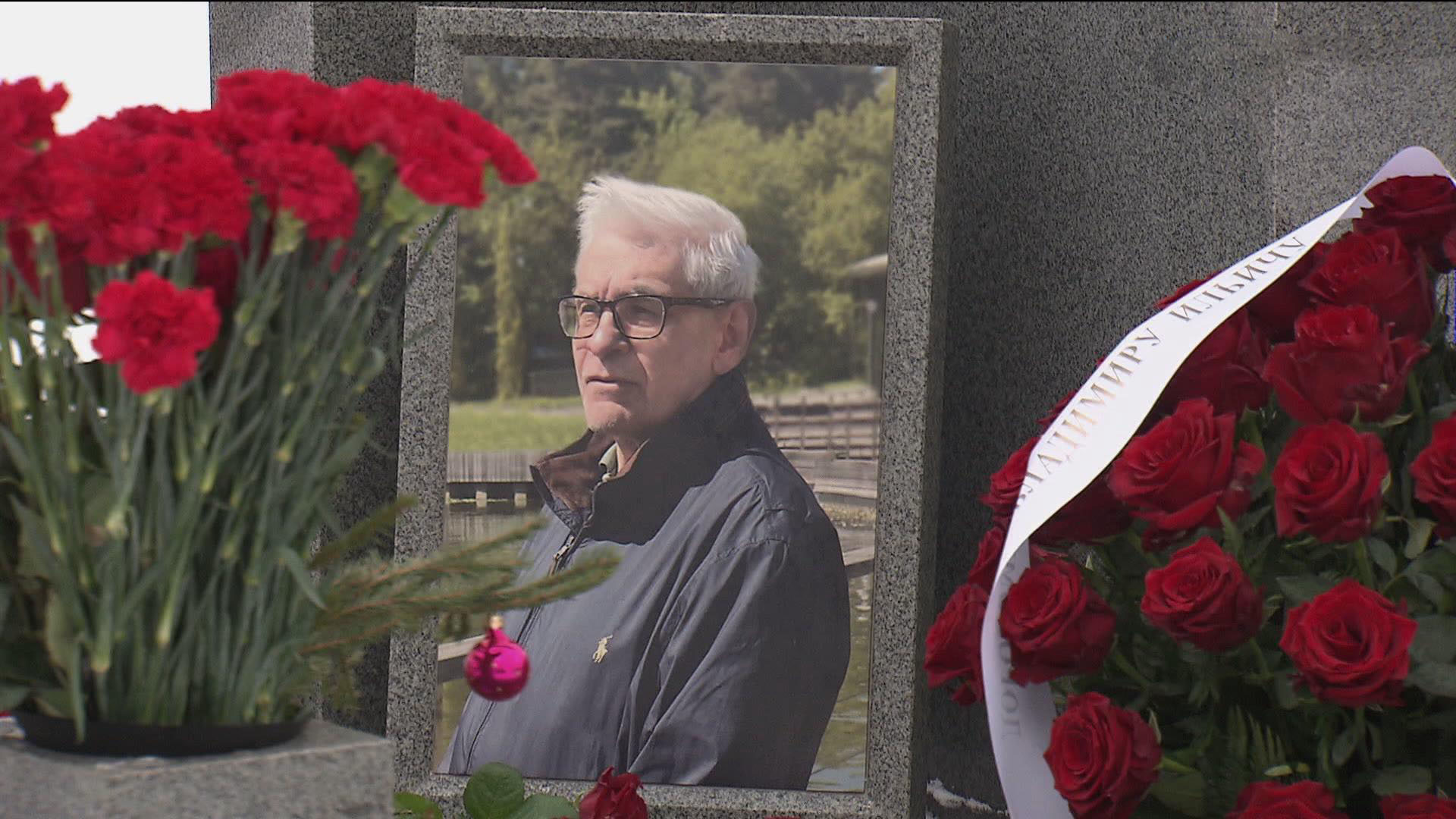 На Троекуровском кладбище установили памятник Владимиру Лусканову