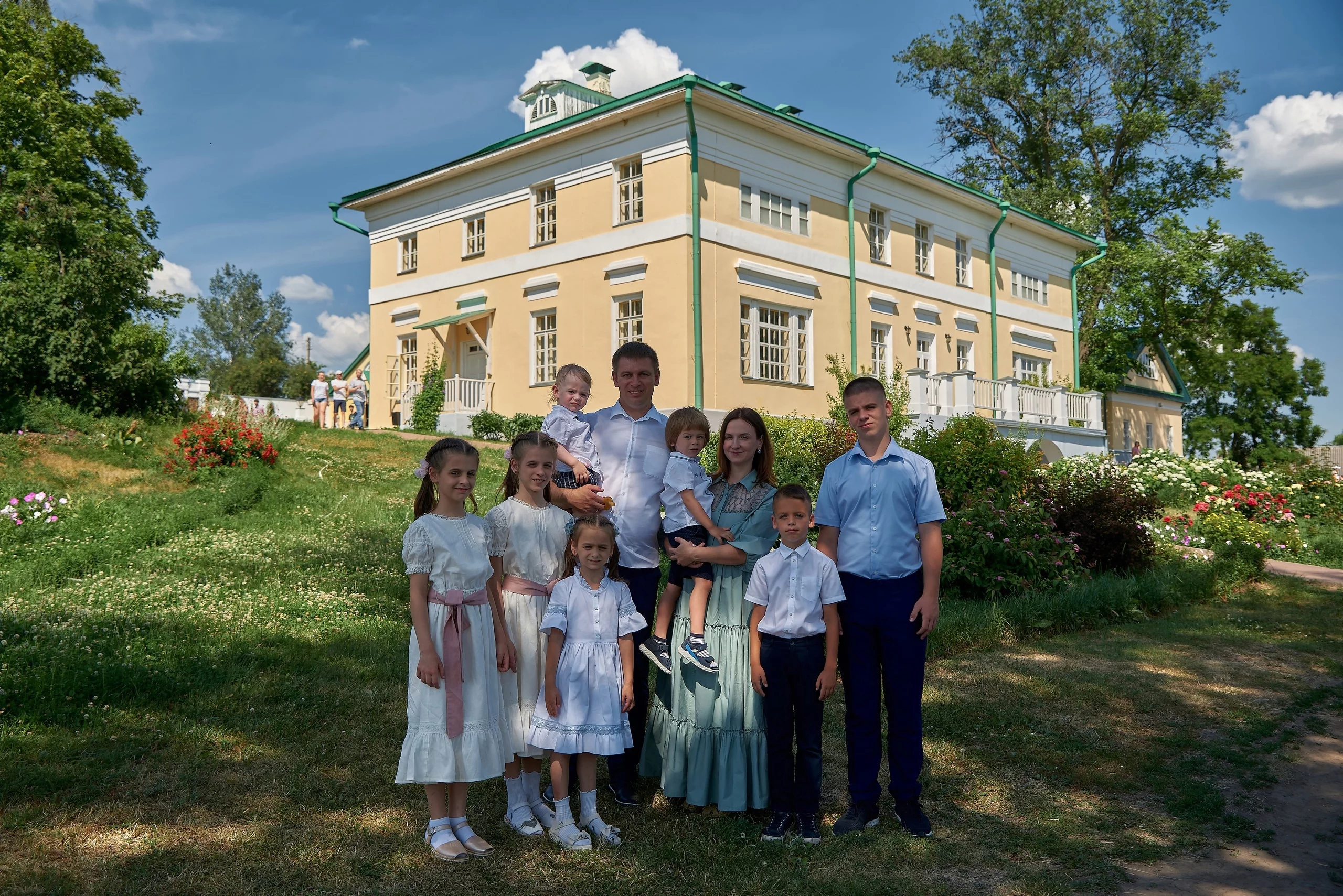 Курск семейная. Семья Галаевых Курск. Родина. Семья с двумя детьми. Полторацкий Курск семья.