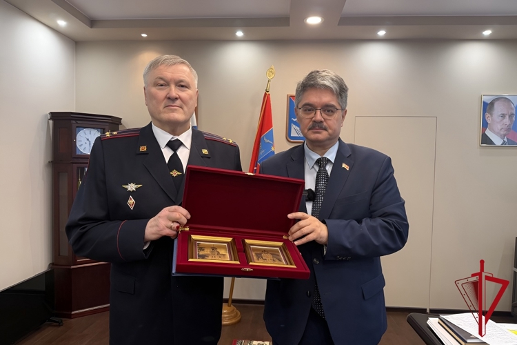 В Магаданской областной думе чествовали Николая Терехова за многолетнее служение на благо Колымы