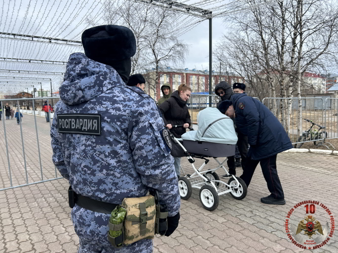 В Нарьян-Маре росгвардейцы и полиция обеспечили безопасность более 5000 участников празднования Дня Победы