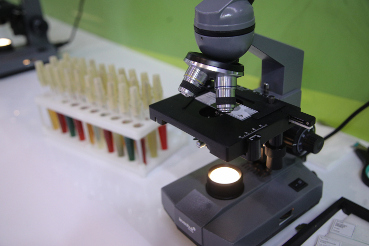 Интересно, что для производств витаминов характерны частые пожары. Для того же B12 требуется ферментация с участием бактерий, а биомасса вкупе с кислородом повышает риск возгорания, говорят наши собеседники