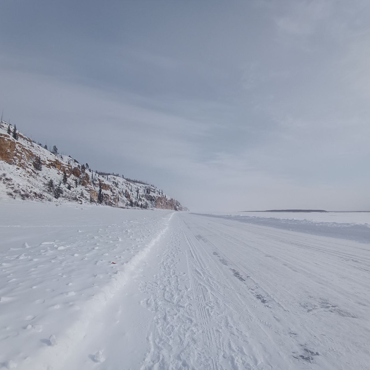 Лед на реках Якутии тоньше, чем в прошлом году и ниже средних многолетних значений на 5-65 см