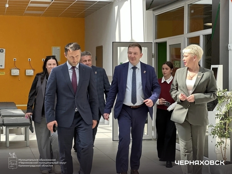 Виктор Вобликов встретил в Черняховске замминистра просвещения РФ Бугаева