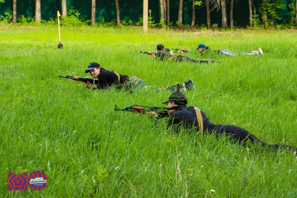 Этап мышеловка в военно спортивной игре зарница. Мандельштам хочешь яблока ночного. Зарница фильм 2021. Явления природы. Соревнования среди школьников зарница.
