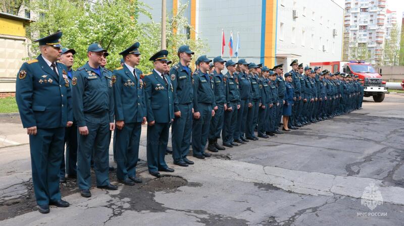 Торжественное мероприятие ко Дню пожарной охраны в Специальном управлении ФПС № 100