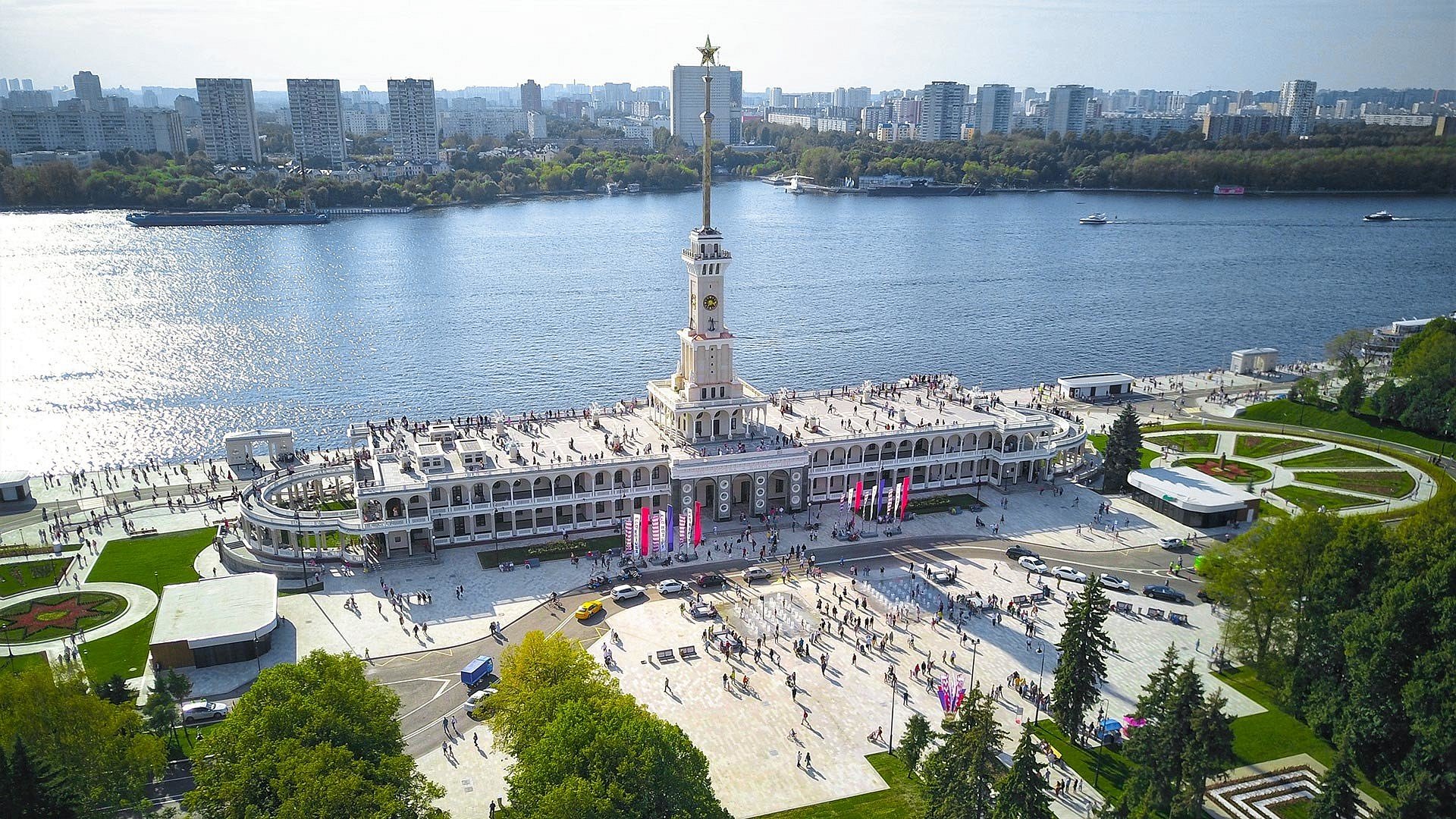 Северный речной порт парк