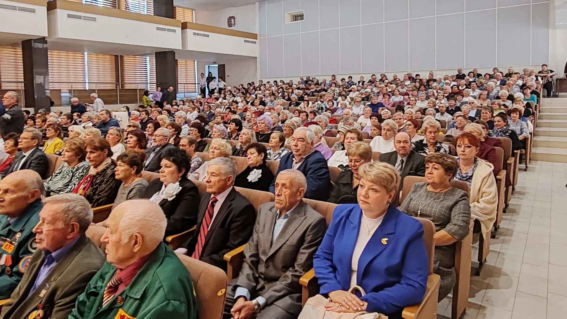 В Магнитогорске пожилых людей поздравили с праздником 