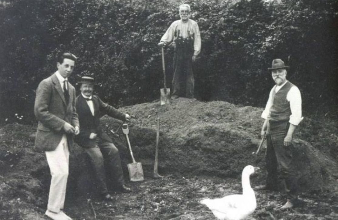 Раскопки в деревушке Пилтдаун.