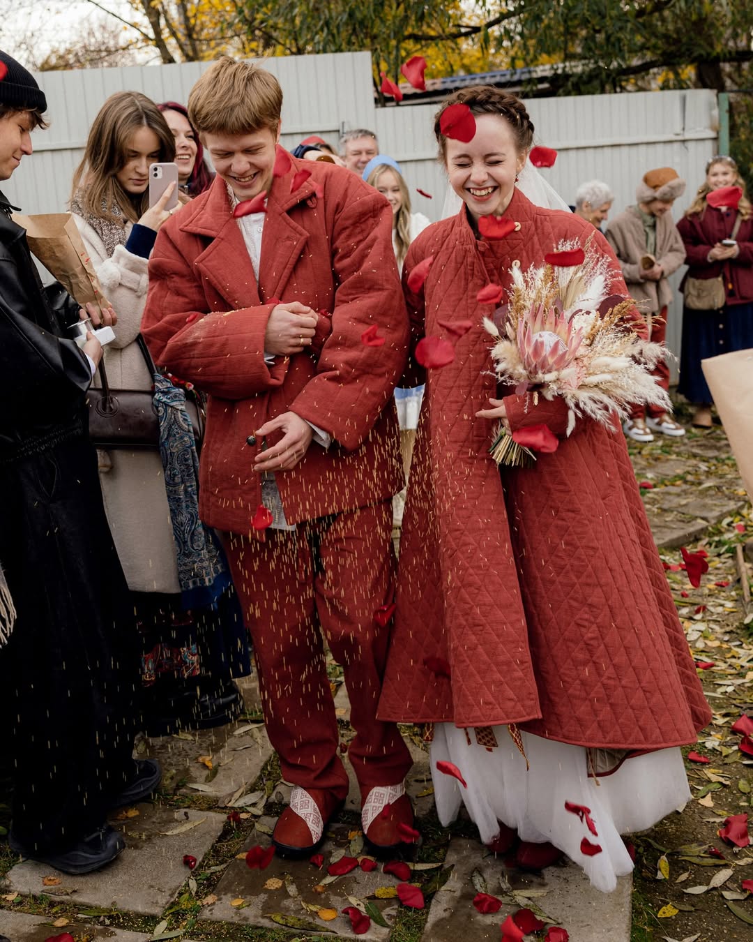 20-летняя Таисья Калинина и 18-летний Тимофей Кочнев сыграли свадьбу в русском стиле